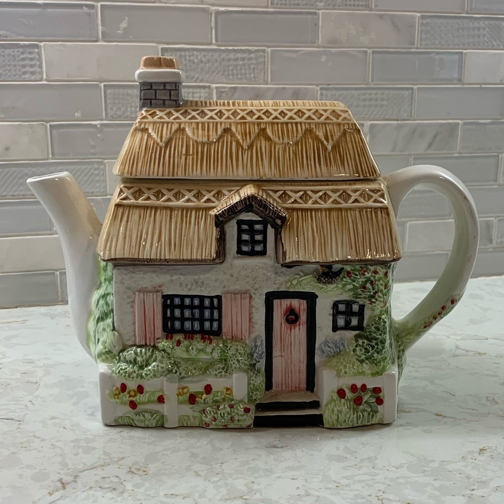 Vintage Collectible Ceramic Cottage Teapot